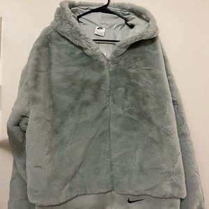 Nike Women’s Sportswear Essentials Faux Fur Swoosh Grey Jacket Size 2XL